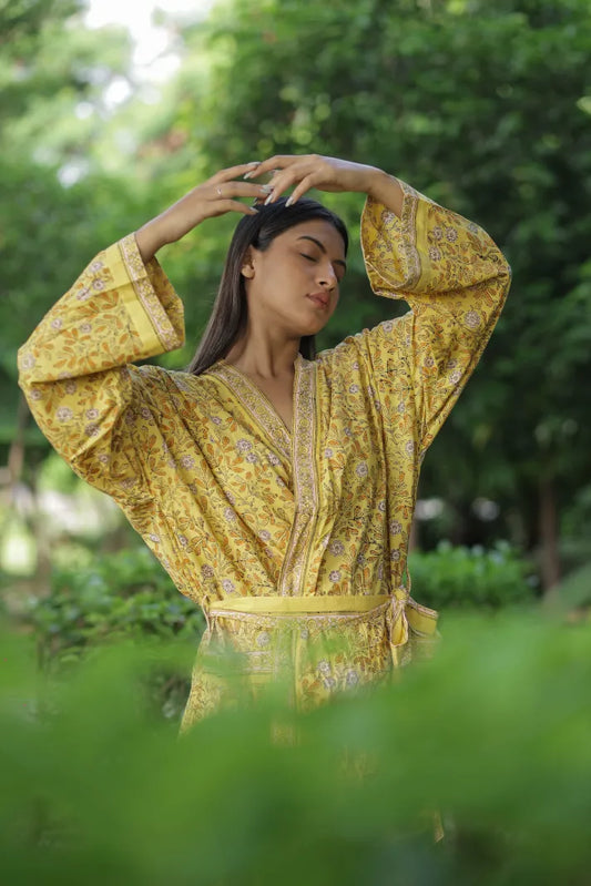 Women Kimono, Long Cotton Robe Floral Dressing Gown Boho Loungewear with Pockets, One Size Breathable Lightweight Fabric Beach Resort Outfit