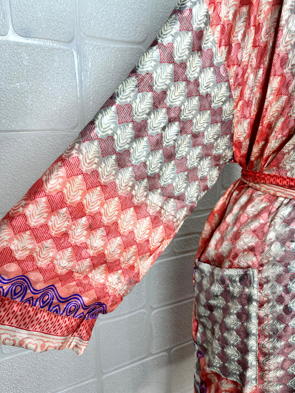 Women's Recycled Silk Kimono Robe in grey red leaf